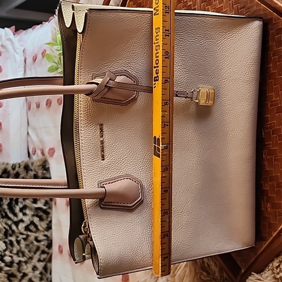 Michael Kors Leather Pink & Cream Shoulder Bag - Picture 12 of 12